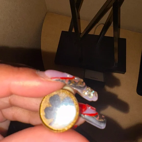 🤩SOLD🤩CHANEL resin CC  Clover Clip-on Earrings - Picture 3 of 9